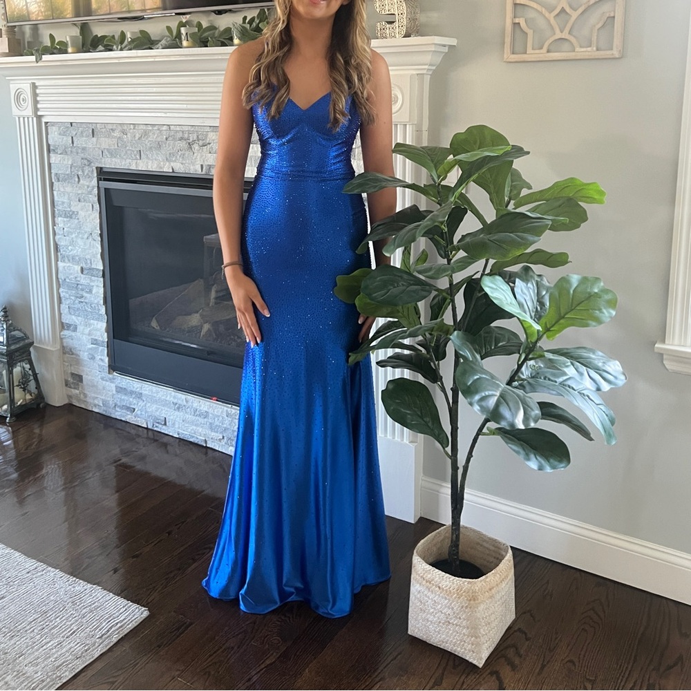 ⭐️Jovani Royal Prom Dress with hot stones 💙👗
Style 23010